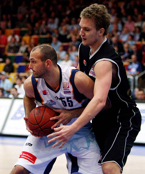 通过观察他 通过观察他