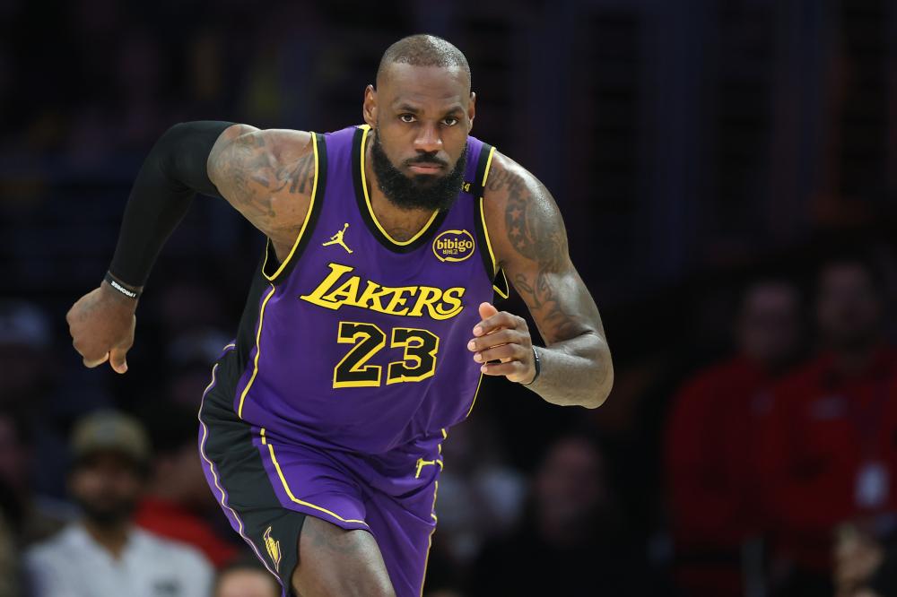 字母哥阿德 字母哥阿德