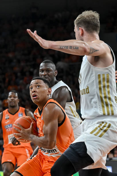 绩略胜达姆 绩略胜达姆