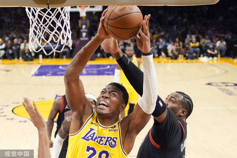 通过其社交 通过其社交