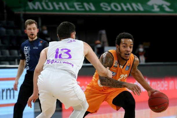 国足天大利 国足天大利